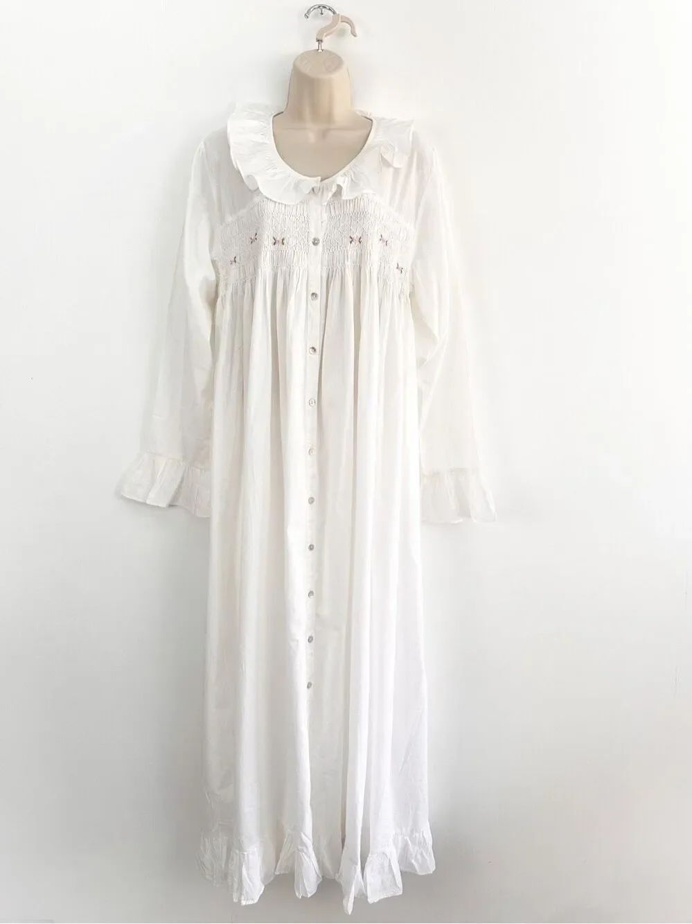 Hopeless Romantic Women’s French Knotted Roses Heirloom Smocked White Cotton Ruf